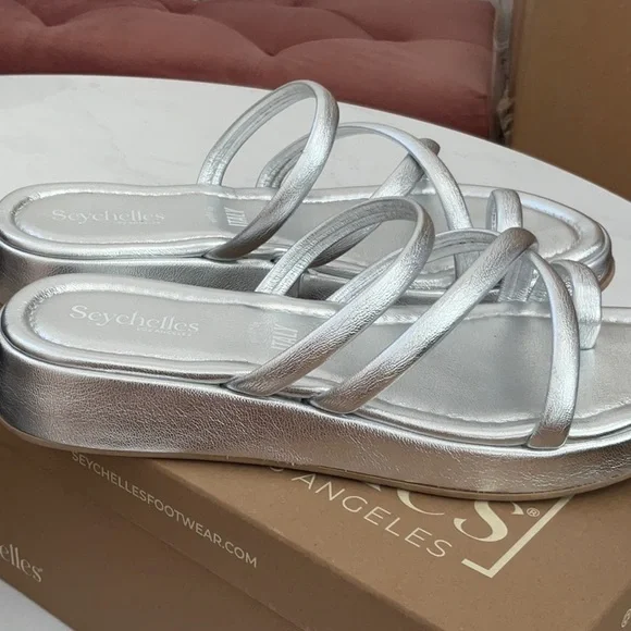 Seychelles Rule The World Sandal size: 8 - Picture 8 of 10